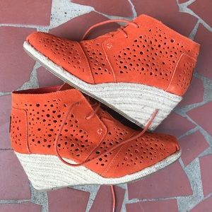 TOMS ESPADRILLES WEDGES - EUC